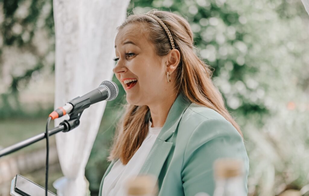 Jennifer Bär - Freie Traurednerin für romantische und elegante Hochzeiten in Potsdam und Umgebung