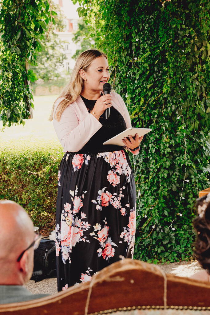 Freie Traurednerin aus Berlin für eine Freie Trauung in Brandenburg.